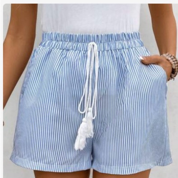 Pants - Preppy seersucker shorts with tassel